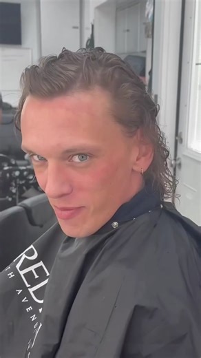 Why does something soft make a scary character more unsettling? Henry Creel Mr. Whatsit. Built for root lift and hold in naturally straight hair, with softness through the ends to gently romanticize an otherwise controlled look. Subtle highlights at the tips help the hair catch light and move on camera. A little prettiness on a dark character adds tension. Perm Elizabeth Robinson styling Tracy morrision #strangerthings5 #behindthescenes #henrycreel #jamiecampbellbower #perm