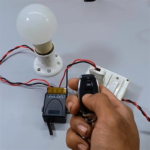 Remote ON OFF Switch Circuit #electronics #diycrafts #arduino #project #diy #reels | Arduino Sparks