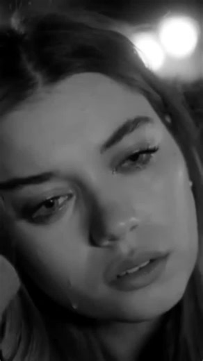 ‎د. ماجد عبدالله‎ on Instagram‎: ". يا تاركًا روحي بِرغمِ تعلُّقي رِفقًا بها فالبُعدُ ليسَ يُطاقُ قد كُنتُ أحسبُ أنّ بُعدكَ هيّنٌ فإذا بكُلّ الذكرياتِ وِثـــاقُ قد طالَ صمتُكَ يا حبيبُ فدُلّني باللـهِ مــاذا يصنــعُ المشتــاقُ؟! قلبي يُحدّثني بأنّــك عـائــــدٌ فأنــا هُـــنا مُـتلهِّــفٌ تــــوّاقُ راضٍ بحُكمِكَ لو حَظيتُ بلحظةٍ فيــهــا لقــاءٌ عــابــرٌ وعِــنــاقُ . . . من كتاب #أحبك_ليتها_تكفي . . . بانتظاركم ليصافح قلوبكم في #معرض_جدة_الدولي_للكتاب جناح دار بيت الكتب رقم هـ - 8- E وقريبًا