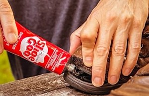 How to Fix Squeaky Shoes – 9 Ways That Works!
