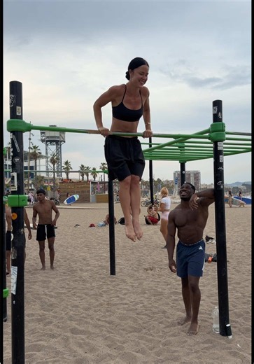 A lot of people make the mistake of wanting a perfect muscle up when first learning it, but learning that way will take a lot longer. Also, I learnt muscle ups the chicken arm way, then got 2 chicken arm muscle ups, and when I got 3, I was able to get 1 clean muscle up with both arms going over at the same time. It’s a marathon, not a sprint. To have good form, you need to get through the bad form 🫡📈 before @isahiltunen #calisthenics #muscle up