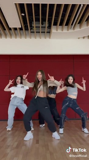 Zoom in, Zoom out 📸 #zoomchallenge with Jessi 💝@itsjessibaby | jessi