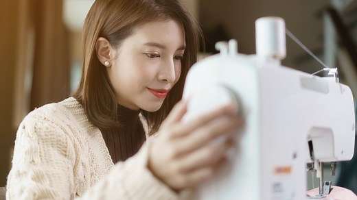 How to Thread a New Home Sewing Machine (Ultimate Guide) - Sew Kit Kit