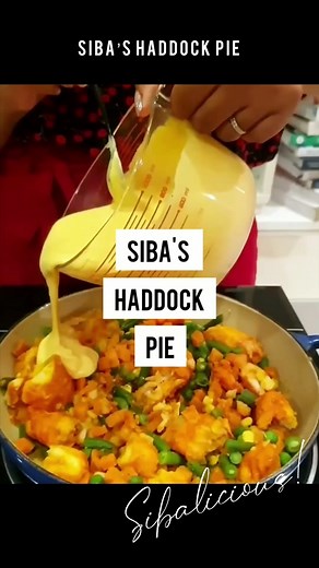 Still have a bit mash left over? Here’s another Sibalicious hack… a perfect mid-week dish which is Siba’s Haddock Pie… a Sibalicious take on a cottage pie... very easy to make and this time using frozen and fridge ingredients, repurposing left over mash again with a dash of a few ingredients from the pantry. Yum meal solution! 💡Siba’s Tips: You can use any fish like hake, trout, salmon etc... Any boneless fish. For the white sauce, if you are gluten intolerant you can use corn starch instead of