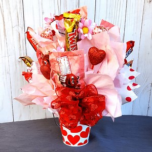 How To Make A Beautiful DIY Candy Bouquet For Valentine's Day