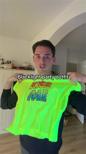 Zo veel zin in mijn verjaardag 💚💜 #blacklight #party