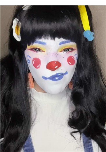 Makeup Tips for a Sealed Clown Look