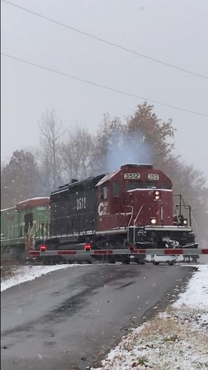 Snow Train! Freezing In Ohio, Cincinnati Eastern Railroad, 1st Snow 2025, JawTooth #Shorts Nov 10