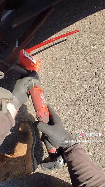 Changing Out a Broken Leaf Spring: Step-by-Step Guide
