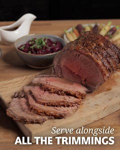 54K views · 103 reactions | A Christmas roast dinner is one of life’s pleasures, especially when cooked to succulent perfection! Watch our foolproof step-by-step guide to cooking the ultimate roast beef feast | Irish Beef | Facebook