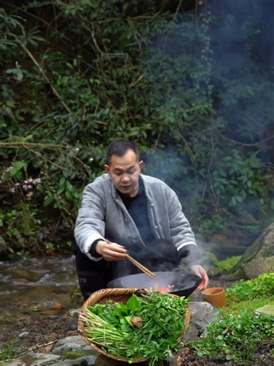 Springtime wilderness adventures, picking wild vegetables, savoring the slow, delightful taste of spring #TasteOfNature #MyCountryLife #following #Likes #viwes #Shre #pluplic #AgricultureDevelopmentPlan #usa_tiktok #music #videogames #sadstory #fanny_video #farrier #fruitstory #aistory #usa🇺🇸 #movie #farriersoftiktok #farrierlife #WildVegetableDigging #Vegetables