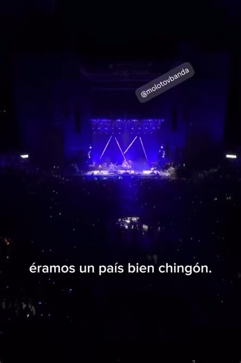 Político MX on Instagram: "🎸🔥 Molotov lanza crítica contra AMLO en pleno concierto Durante el show por sus 30 años de trayectoria, la banda Molotov acusó al expresidente Andrés Manuel López Obrador de generar división en México, justo antes de interpretar su icónica canción Gimme The Power. #molotov #amlo #gimmethepower #4t"