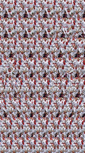 Running from... what in this stereogram? #stereogram #challenge #hidden #cool #3d