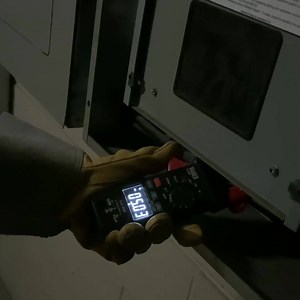 Do you see that display?? 👀 🔥 This REVERSE CONTRAST LCD display is easy on the eyes in any light. Klein Tools CL390 AC/DC DIGITAL CLAMP https://www.kleintools.com/catalog/clamp-meters/acdc-digital-clamp-meter-auto-ranging-400-amp #KleinTools #ClampMeter | Klein Tools