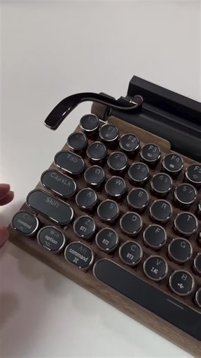 Mechanical Typewriter Keyboard: 7 Keys, Wood Body