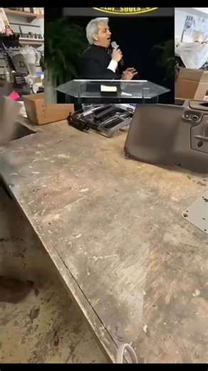 2000 Ford excursion ford dash pad with iPad Pro. We can do this for your truck and dashes. #hotrod #chevy #GMC #suburban #squarebodysyndicate #c10crew #impala #gmcsierra #s10 #c10nation #k10 #squarebody #dashboard #k1000 #CustomInterior #c20 #BlackLeather #Chevy #c10trucks #diy #restoration #ford | Stitch Upholstery