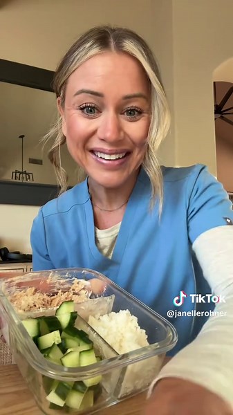 #wieiad for an 8 hour nursing shift. Details below. Overnight oats: 1/2 cup Old fashioned oats 1 tbsp chia seeds 1 cup Fairlife milk 1 scoop chocolate protein powder 1 tbsp cocoa powder TUNE SUSHI BITES 1 can Kirkland tune in water 50g plain Greek yogurt 15g light mayo Chopped cucumber 4 oz cooked Jasmin rice Organic Kirkland seaweed snack #wieiadrealistic #nurse #breakfast #lunch