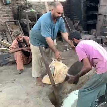 Molten Iron at 2500°F Meets the Sand Mold |Casting a Giant Machine in a Local Foundry