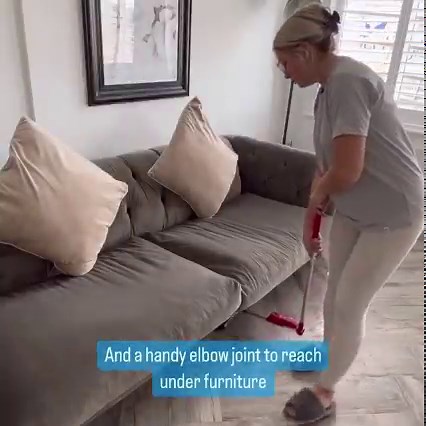 🧹FILTHY FLOORS – WATCH OUT!🧹 With 45 minutes of continuous cleaning, the lightweight, rechargeable Swivel Sweeper is all you need to get your floors sparkling, like Ellie Polly. The quad brush technology and 360-degree swivelling head grabs all the dirt manual sweepers miss, and it bends and slides to clean under low furniture, so no more bending or straining. Shop now: https://bit.ly/3ehgHqS | JML - Everyday Easier