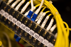 【制御盤】UPSって何？無停電電源装置の役割とは？