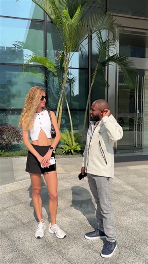 Casual Conversation Between Tom and Alex