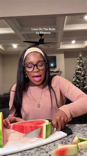 Clean version ❤️ #eternityy #thegirlwhocutsfruit #loveonthebrain #rihanna