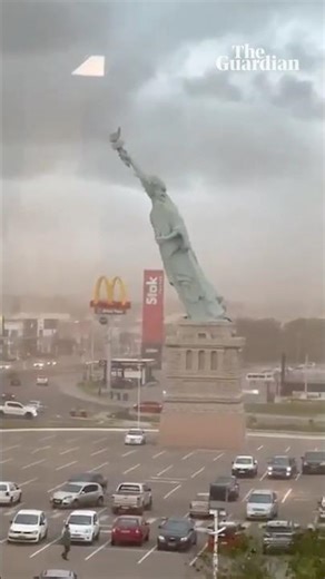 Moment Statue of Liberty replica collapses due to wind in Brazil