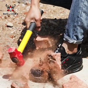 On the hunt for the coolest, comfiest and sleekest safety work shoes on the market? Meet Luna Black. | Rona Shoes