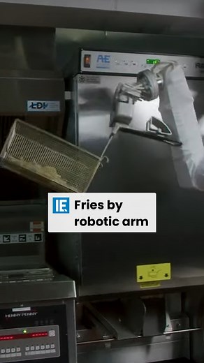 The robotic automation used in the food industry is able to sense the materials and prepare fries. | Interesting Engineering