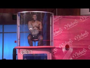 Michael Strahan Gets Dunked