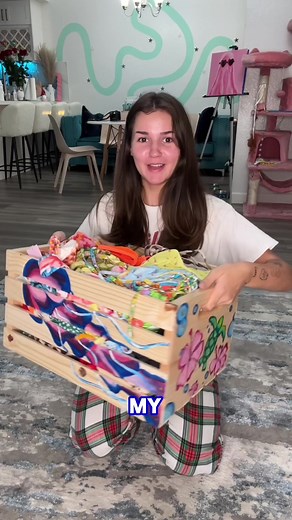 Painting Bikini Box: DIY Art Project for Summer Vibes