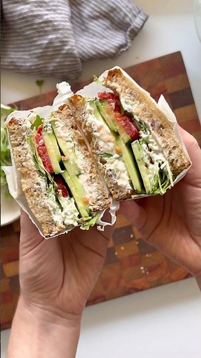 How to Easily Wrap a Sandwich with Paper 🥪