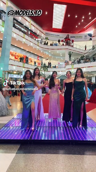 Desfile de Modelos en la Feria de Quinceañeras