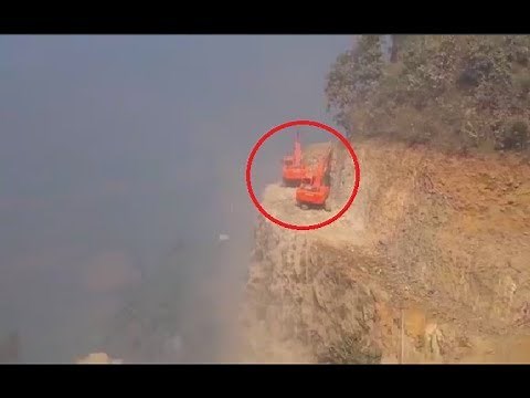 Heavy Equipment Excavators Accident & Incredible Trucks Fails