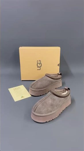 UGG Women Boots #sneakersbykk #luxuryshoes #designershoes