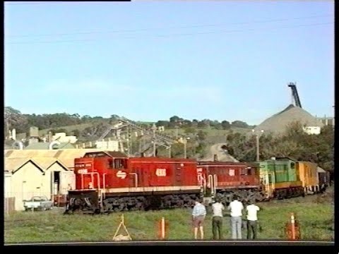Australian 48 & 49 class diesel locomotives - Bombo ballast trains - January 1995.