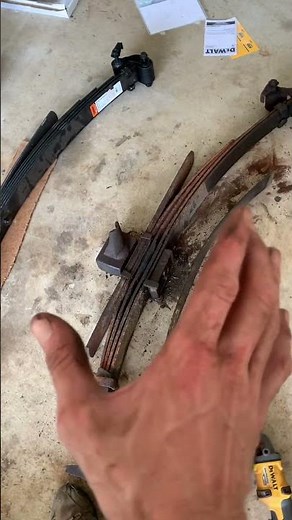 Ford F350 : New Leaf Springs : Part 3 (Removing Spring Parts)