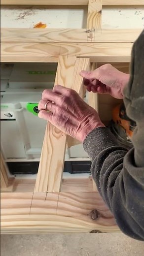 This Fold Down Router Table / MFT Workbench - Wedgies #woodworking