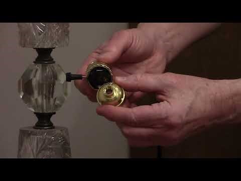 Replace a Lamp Socket