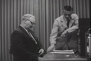 Researcher explain the instruction to learner in the laboratory - 1962, United States of America