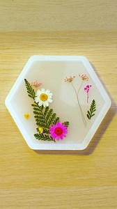 168 reactions · 54 shares | Amazing Epoxy Resin Crafts You Can Make At Home!  Get the all-in-one Kit now! Designed exclusively by 5-Minute Crafts 朗 | 5-Minute Crafts | Facebook