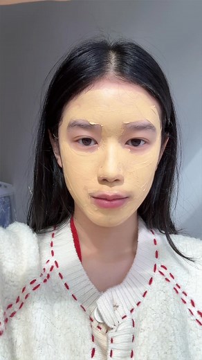 Say goodbye to dark spots and hello to clear, glowing skin with the viral 10-Minute Vitamin C Clay Mask that’s transforming complexions in just 10 days! Dark marks? Erased. Age spots? Gone. Breakouts? Not anymore. Clear skin? Absolutely. The simple, once weekly, mask that will erase dark spots and discoloration while exfoliating and detoxing pores to prevent breakouts. Customers see results right away! For a limited time, get a free gift set with your purchase! Don’t wait, clear, radiant skin is