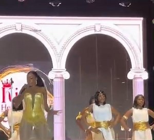 Cindy samples her latest banger ‘See You Tonight’… the vocals, the crowd are both 🔥 📹Mercy | SQOOP