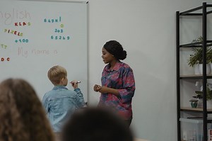 5 Contoh Descriptive Text Bahasa Inggris Beserta Struktur dan Artinya - Sonora.id