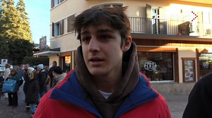 850K views · 9K reactions | Un ragazzo che era all'interno del Constellation ha raccontato di "bottiglie con le candele che fanno scintille" tenute in alto da una persona che si trovava sulle spalle di un'altra. "Ha preso fuoco tutto il condotto di areazione". Il ragazzo è riuscito ad uscire dal locale sano e salvo. | Local Team | Facebook