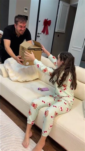 Elif has a wonderful surprise for the cinema! #elifsinemtv