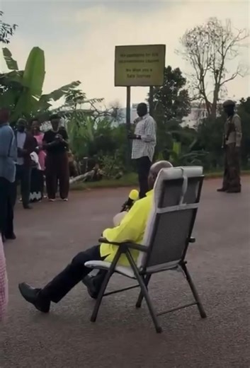 Aside from his rally in Mpigi yesterday which caused the closure of roads and disrupted traffic, he also sat right in the middle of the road to speak to people while a very busy road was closed on both ends. Our motherland!
