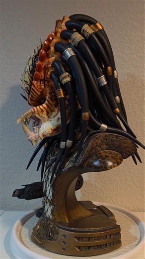 Sideshow Predator 2 bust and canon