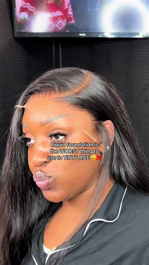 If your lace looks good in the mirror… but CRAZY in pictures.. this might be why 😭👇🏾 Stop using foundation to tint lace and get some lace tint mousse or spray 💅🏾 #fyp #wigtips #wigsforbeginners #wigtok #lacetintmousse