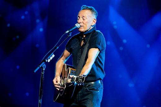 Bruce Springsteen Surprises Fans with Electrifying Cover of “Stayin’ Alive” in Brisbane